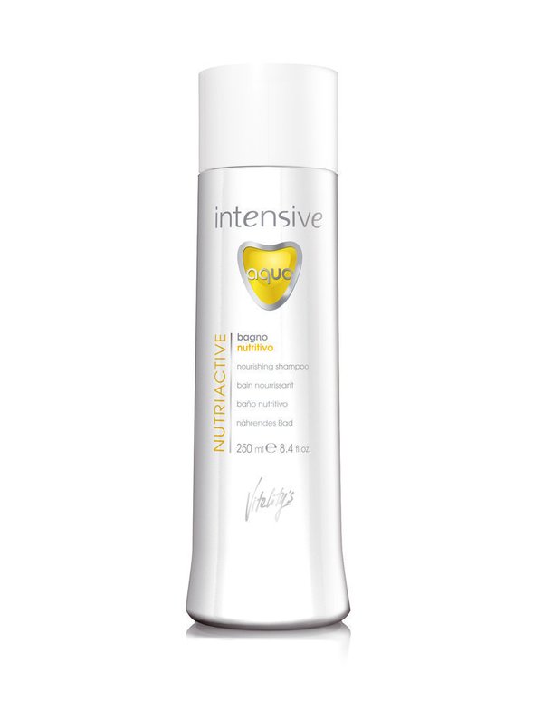 Vitality's Intensive Aqua kuivan hiuspohjan hoito paketti.